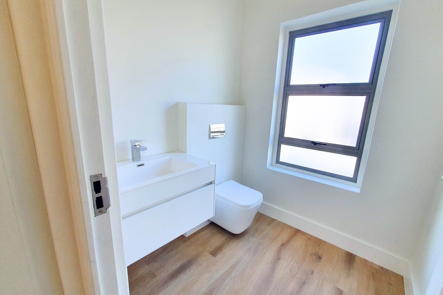 4 Bedroom Property for Sale in Vierlanden Western Cape